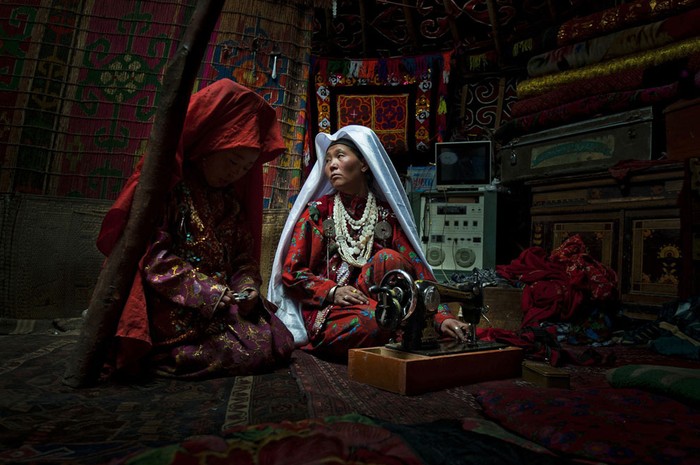 Ảnh chụp trong một gia đình người Afghanistan ở Kyrgyz của tác giả Cedric Houin - Nguồn © Cedric Houin/National Geographic Traveler Photo Contestư